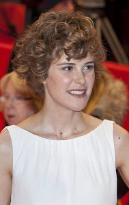 Entrer en relation avec Carla Juri